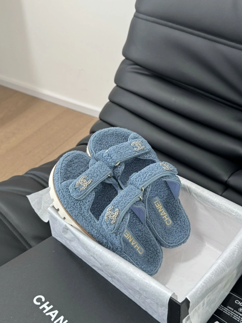 Trendsetting Chxnxl Slippers 126079