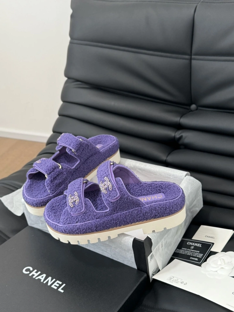 Vibrant Chxnxl Slippers 126078