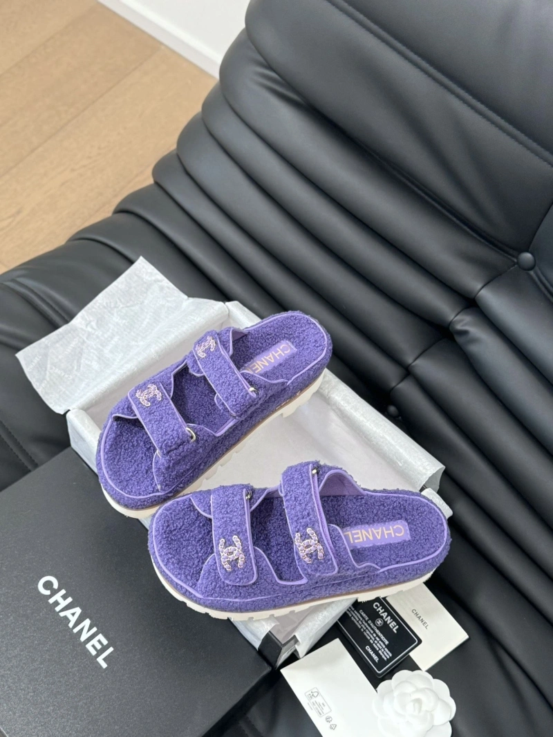 Vibrant Chxnxl Slippers 126078