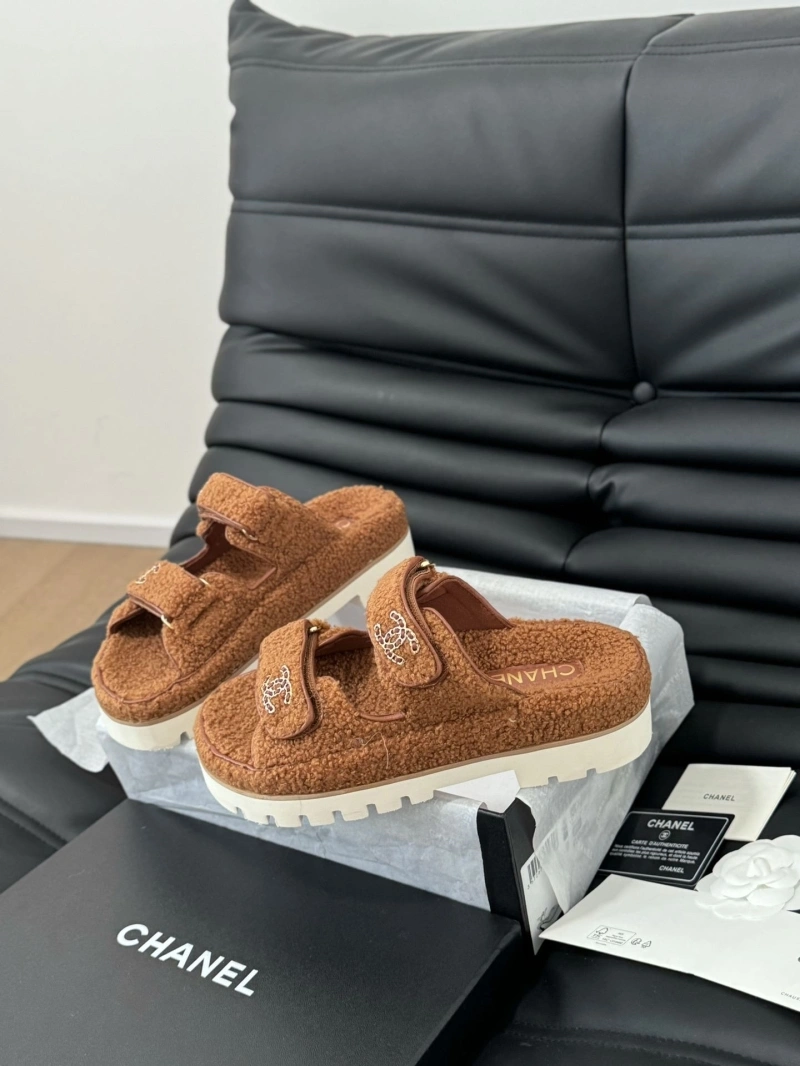 Bright Chxnxl Slippers 126077