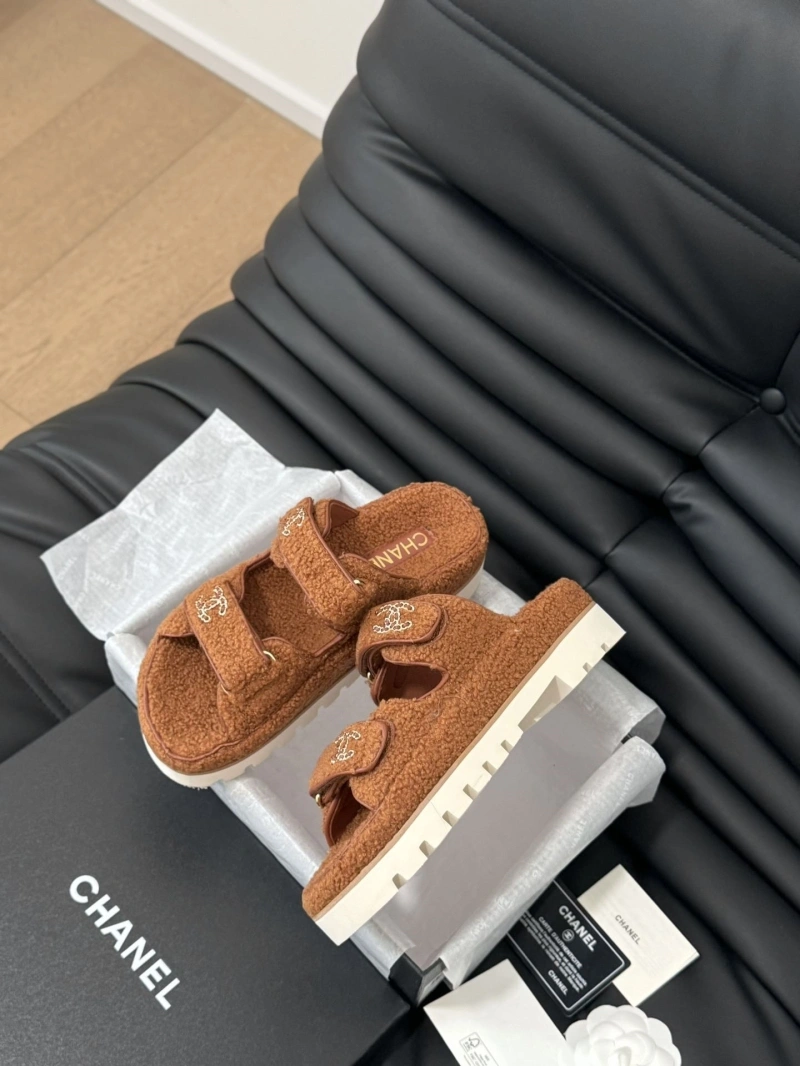 Bright Chxnxl Slippers 126077