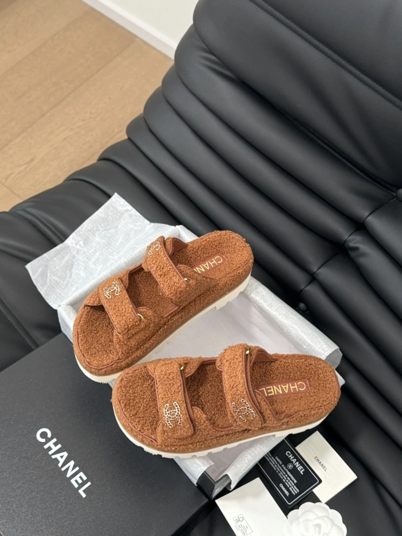 Bright Chxnxl Slippers 126077
