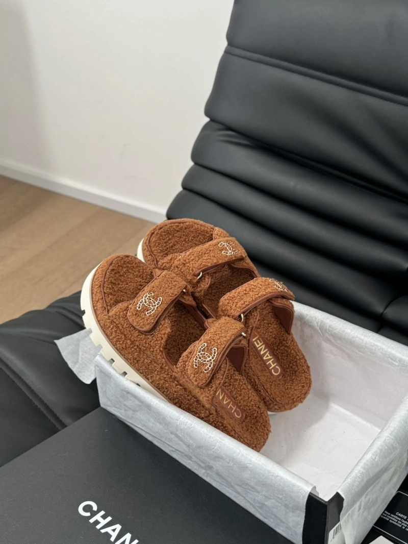 Bright Chxnxl Slippers 126077