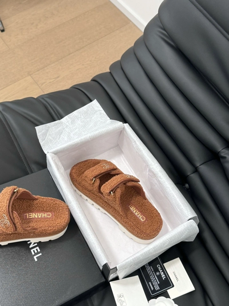 Bright Chxnxl Slippers 126077