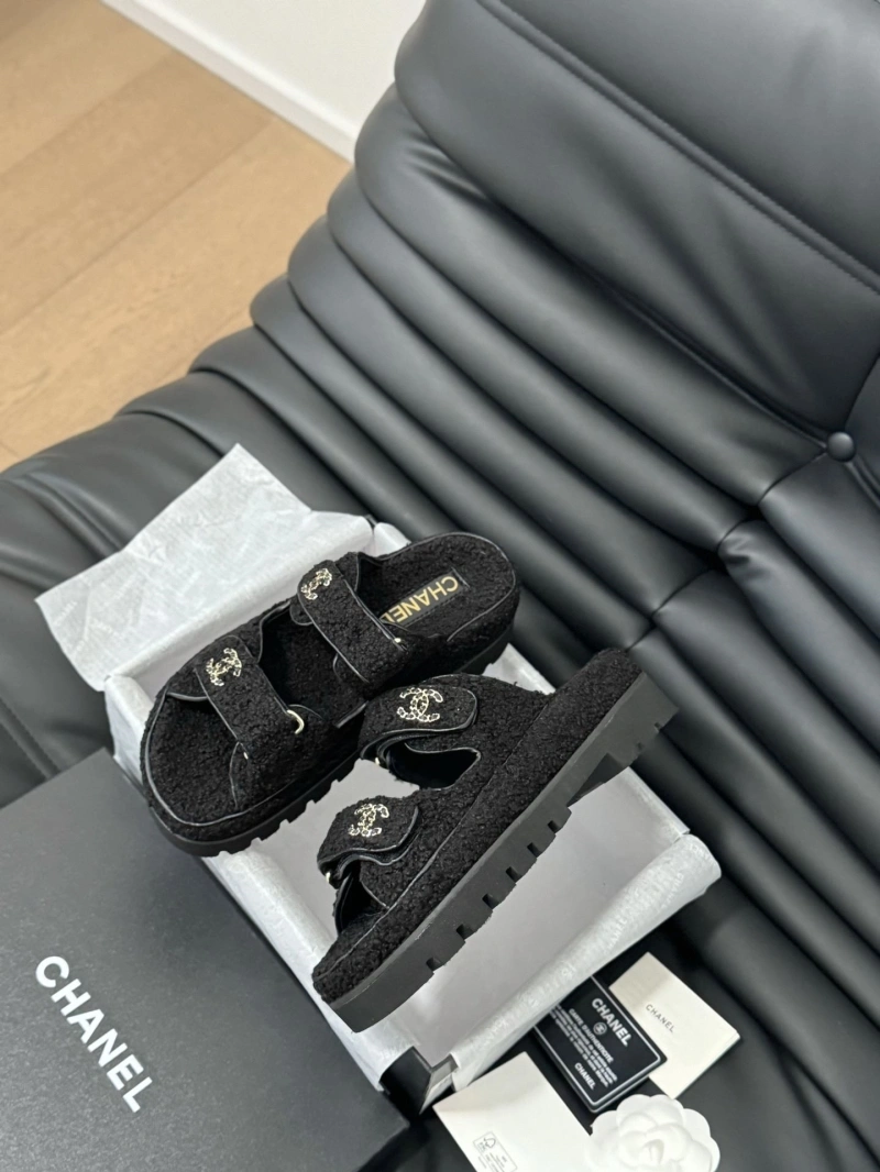 Flexible Chxnxl Slippers 126071