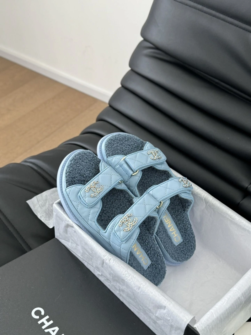 Versatile Chxnxl Slippers 126063