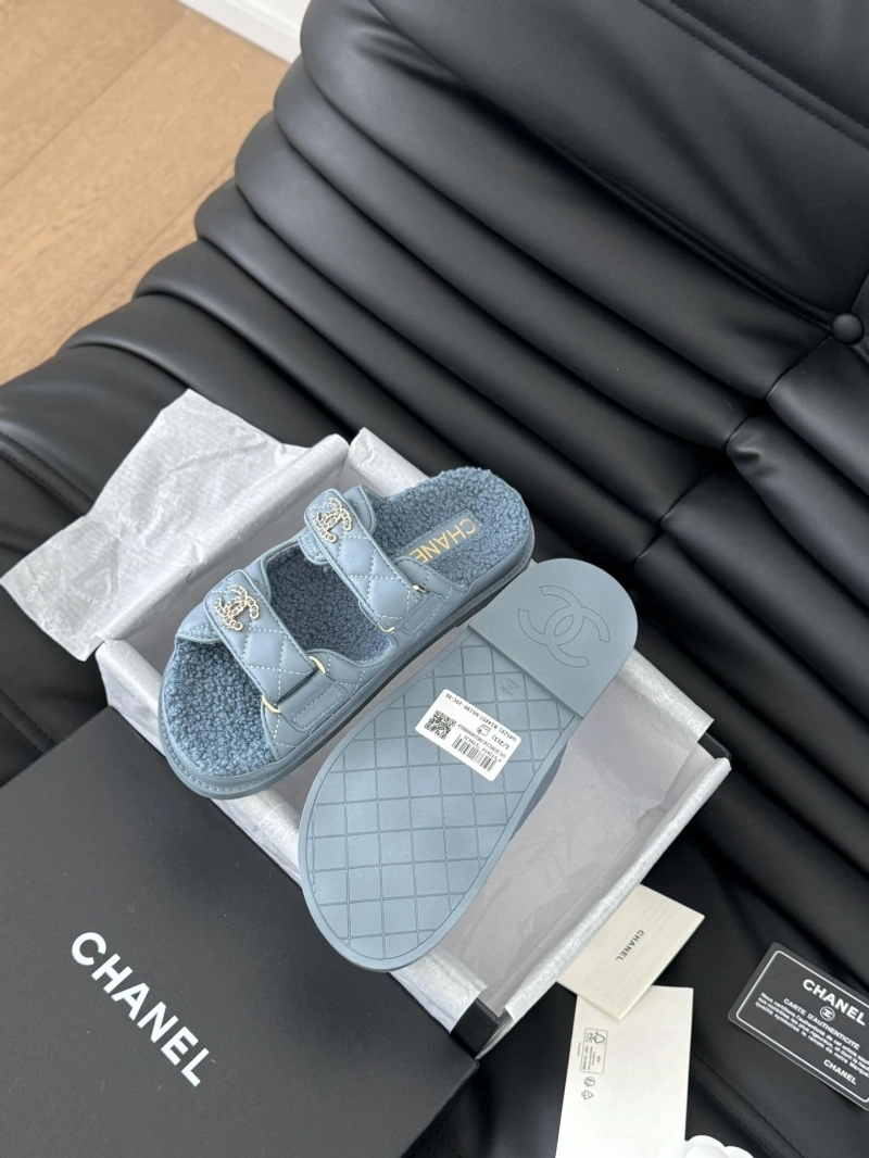 Durable Chxnxl Slippers 126060