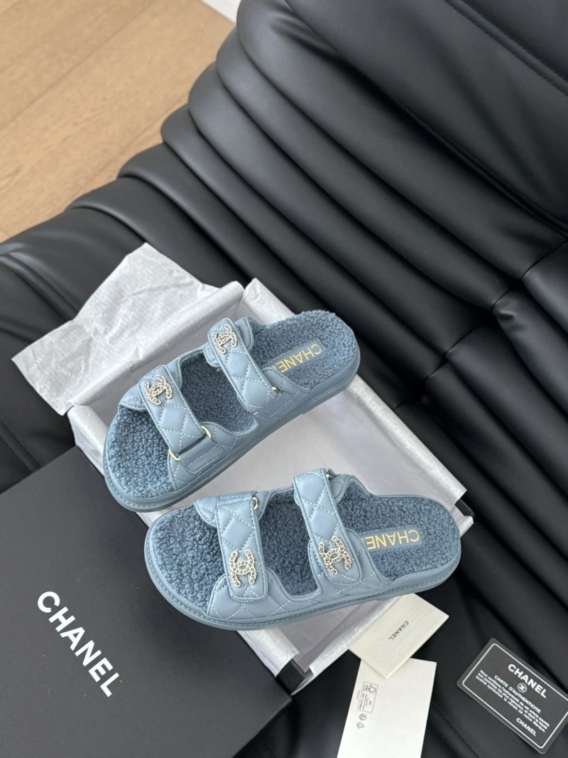 Durable Chxnxl Slippers 126060