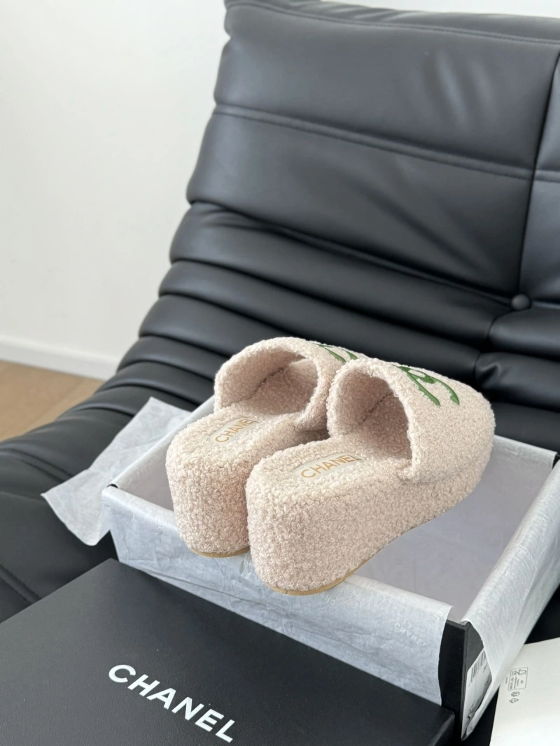 Unique Chxnxl Slippers 126062