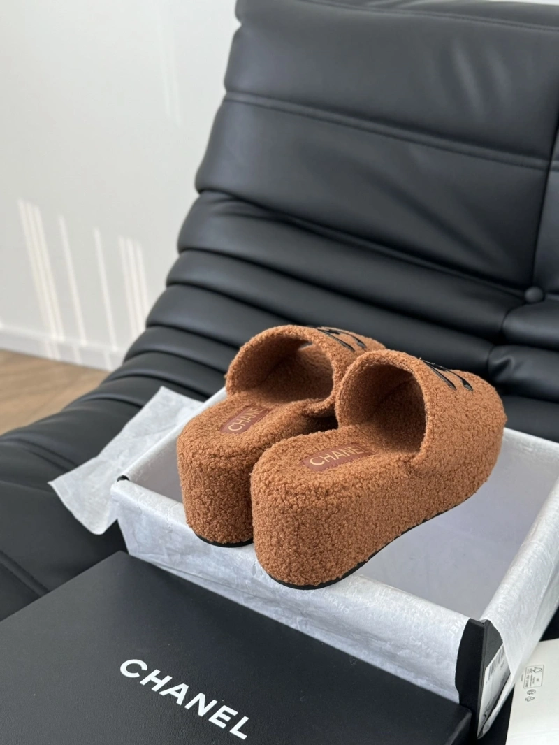 GoodFit Chxnxl Slippers 126056