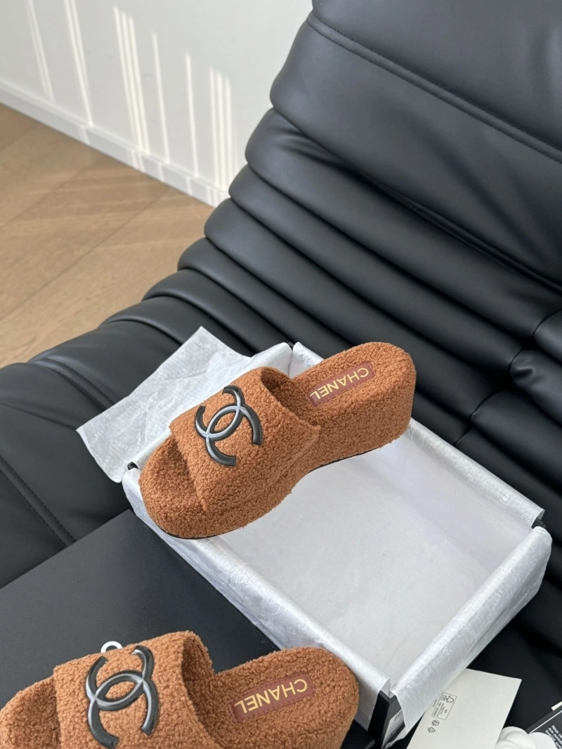 GoodFit Chxnxl Slippers 126056