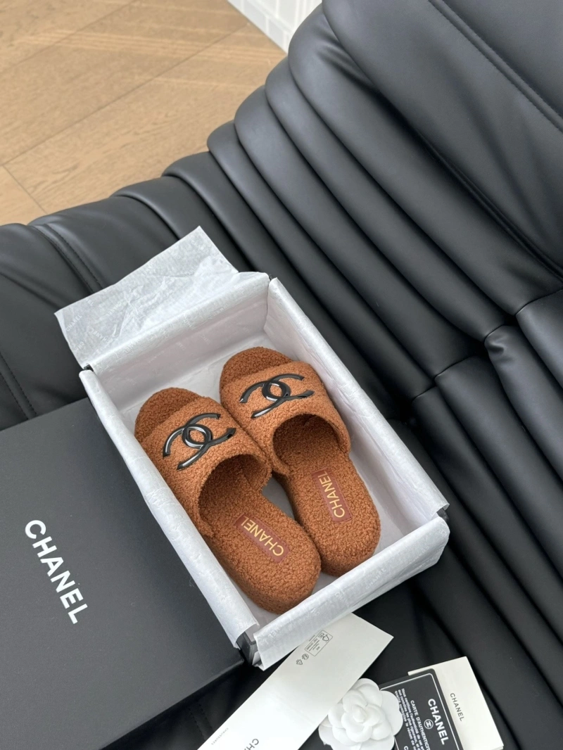 GoodFit Chxnxl Slippers 126056
