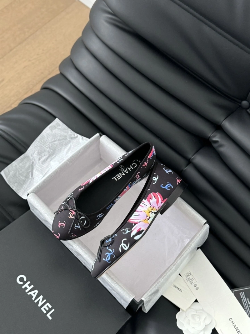 Bold Chxnxl Flat Shoes 126287