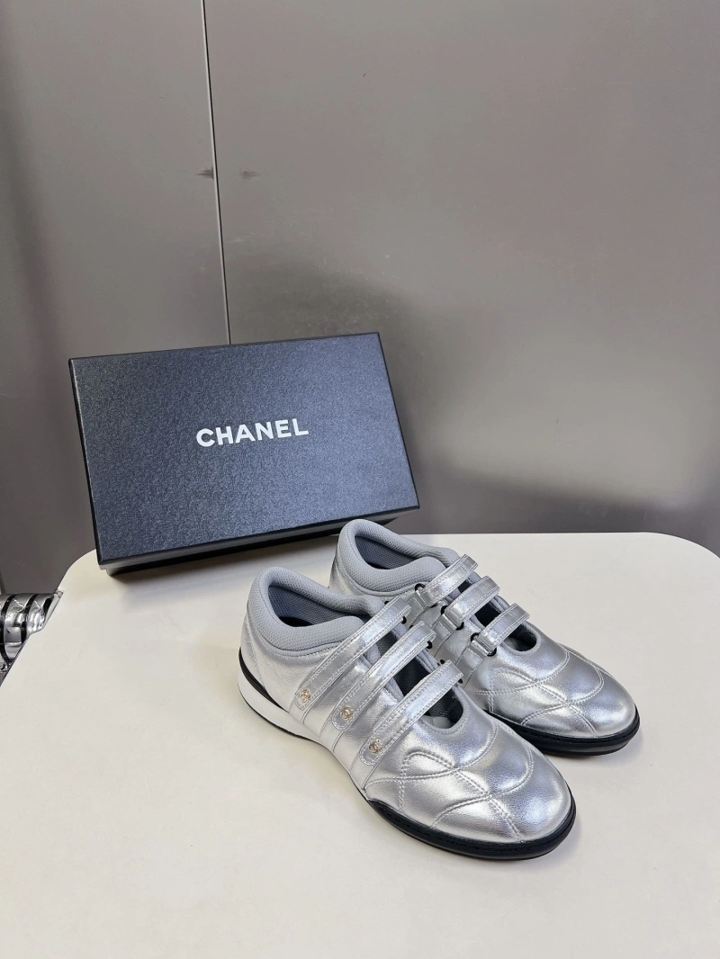 Bright Chxnxl Sneakers 125913