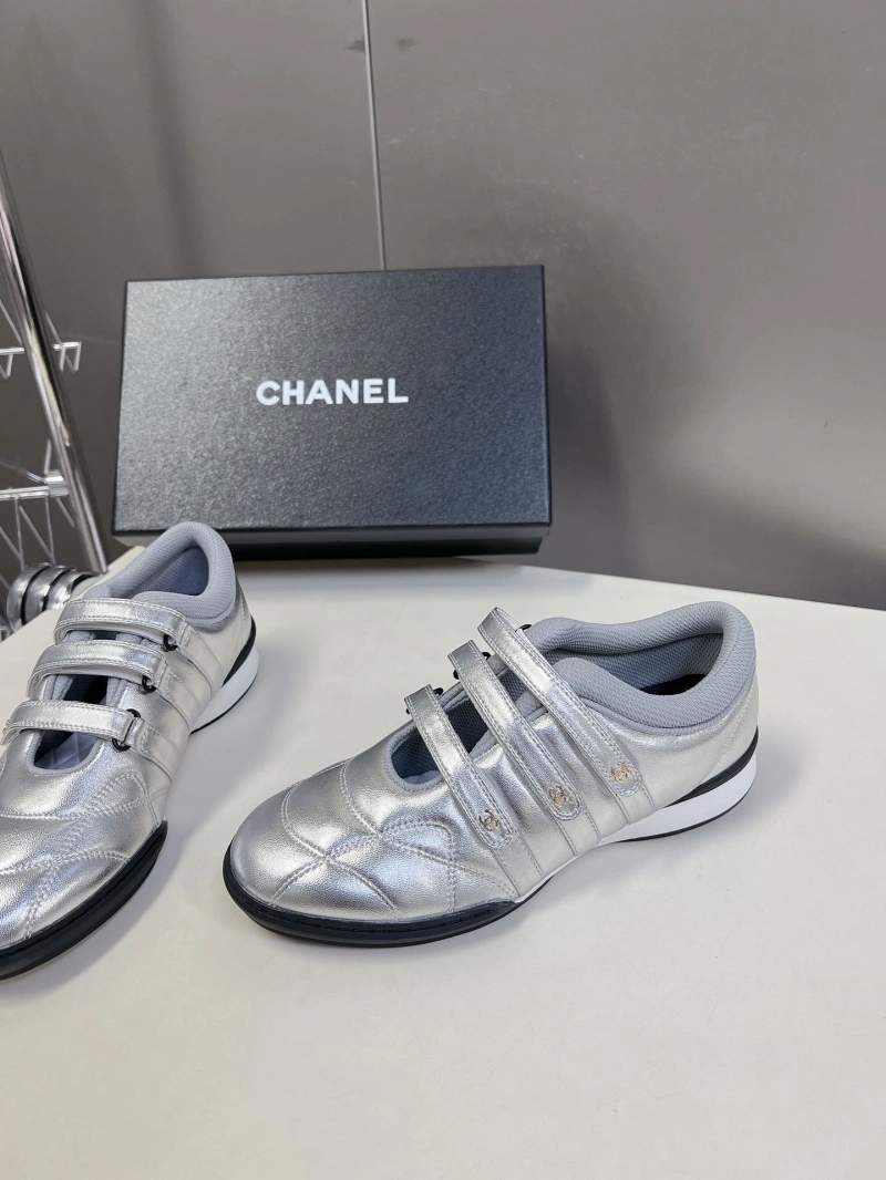Bright Chxnxl Sneakers 125913
