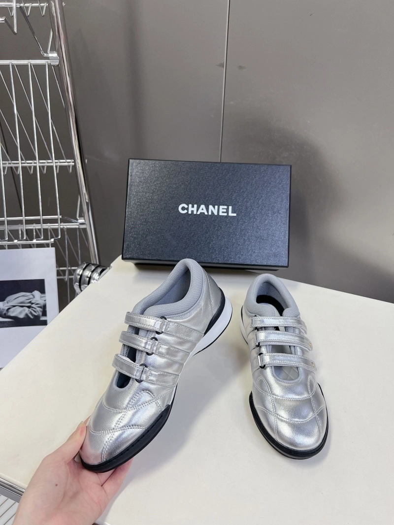 Bright Chxnxl Sneakers 125913