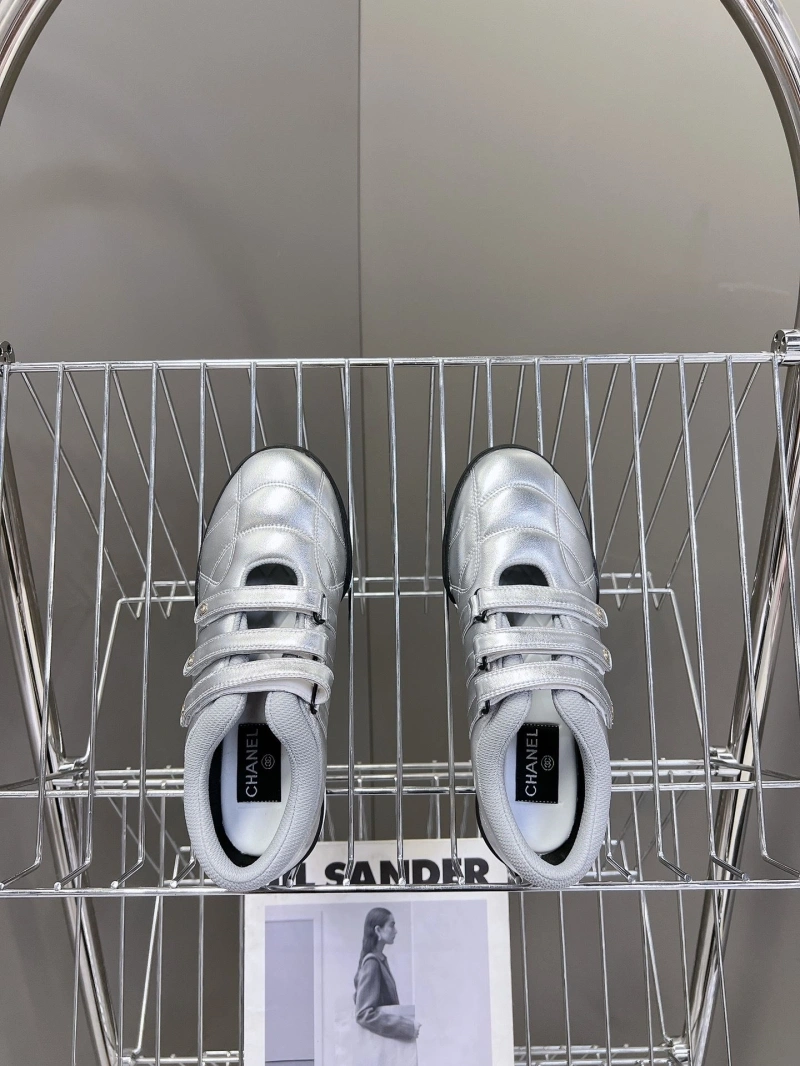 Bright Chxnxl Sneakers 125913