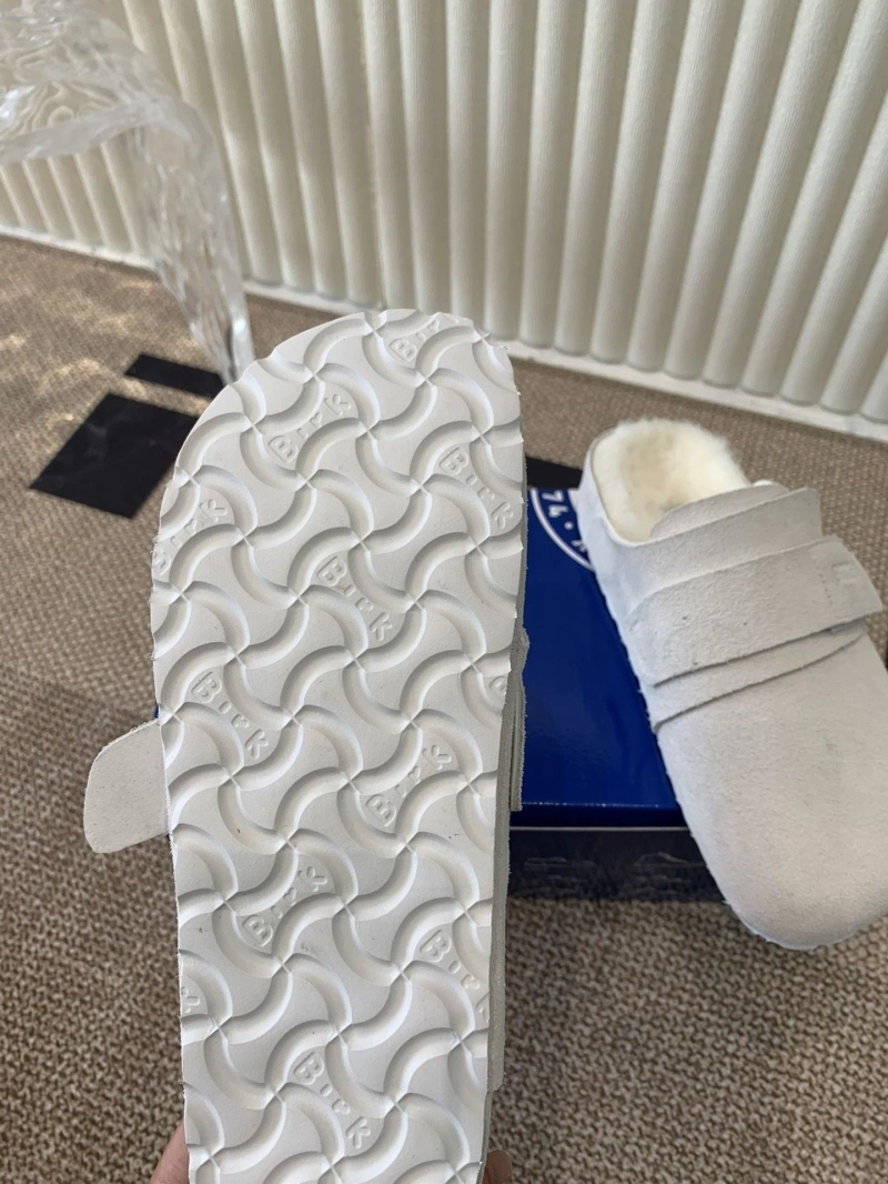Durable Othxr Slippers 214916