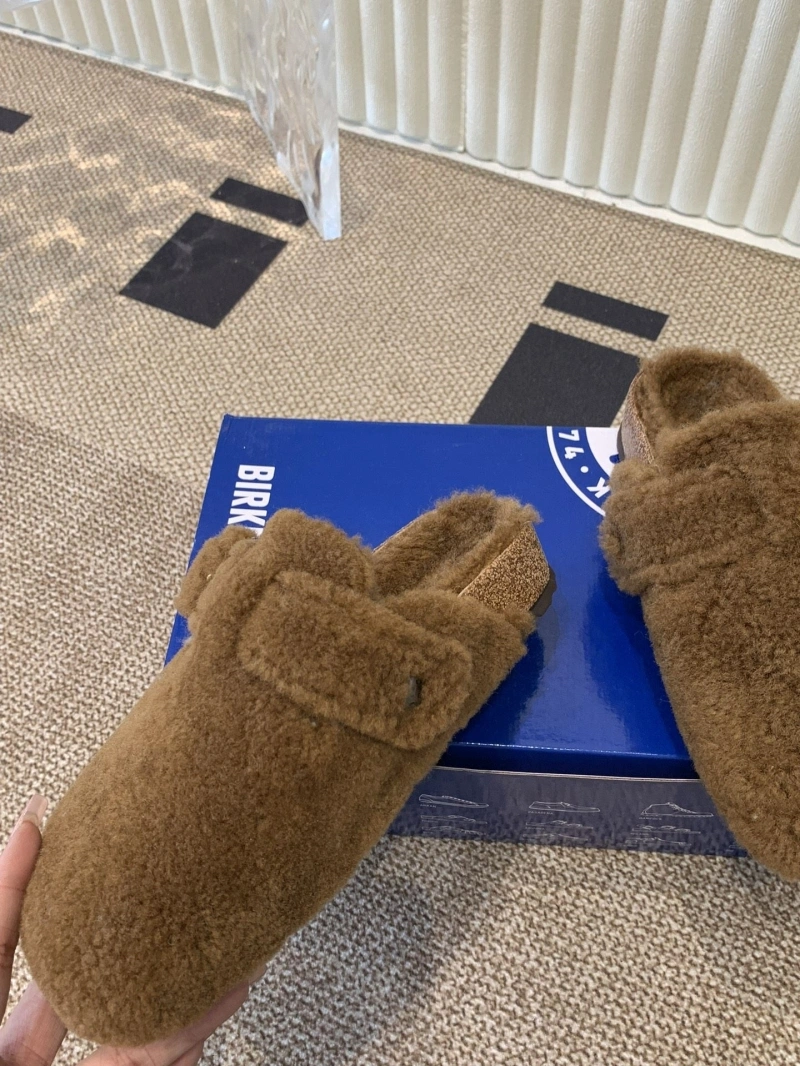 Trendy Othxr Slippers 214917