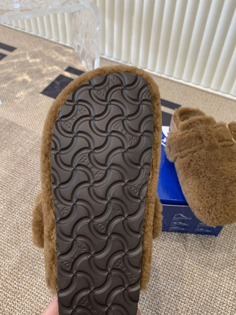 Trendy Othxr Slippers 214917