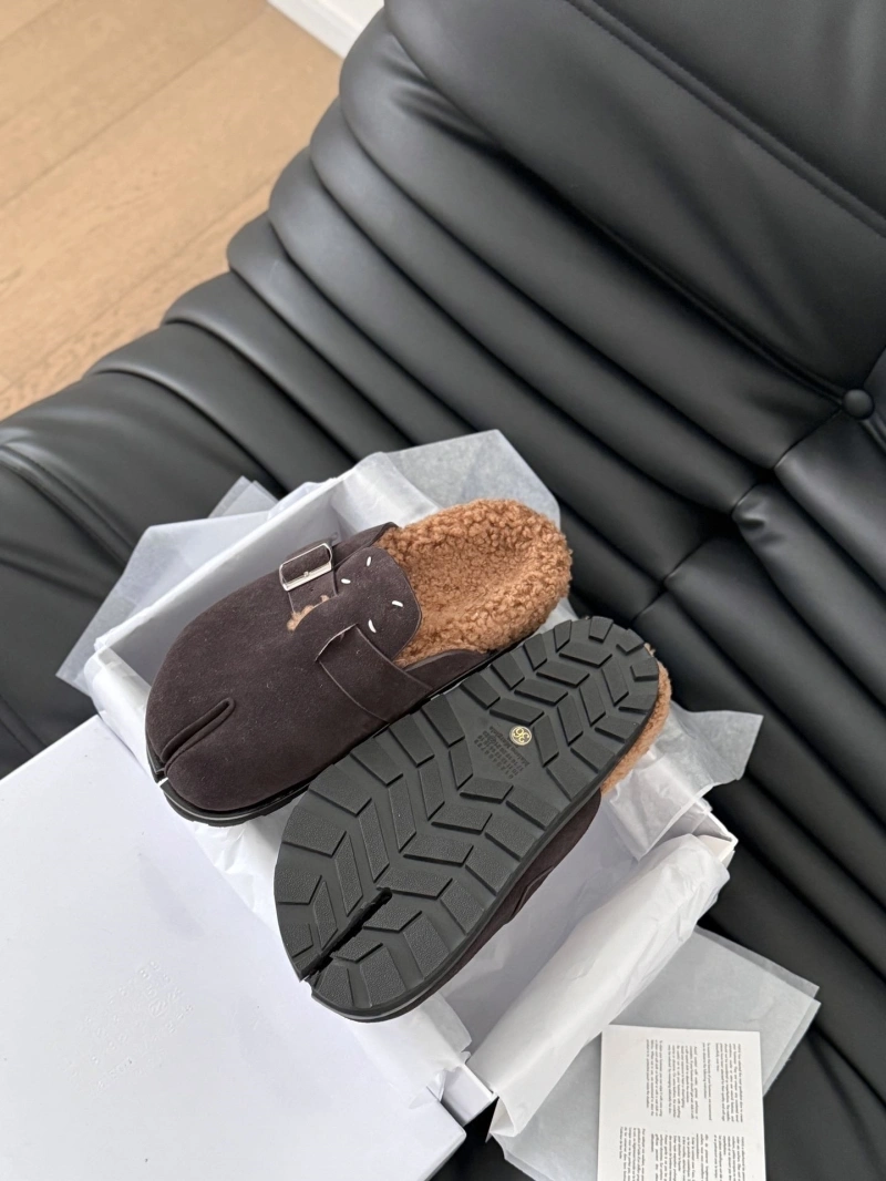 Othxr Slippers EyeCatching 214904