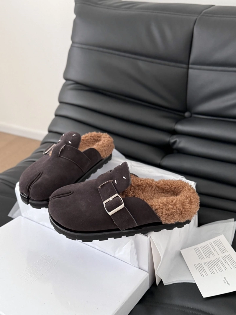 Othxr Slippers EyeCatching 214904