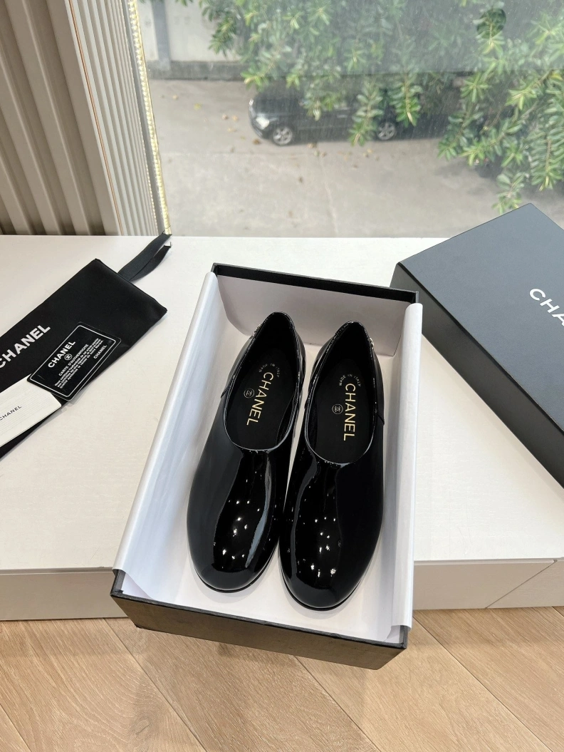 Flexible Chxnxl Leather Shoes 117877