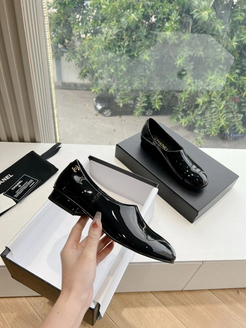 Flexible Chxnxl Leather Shoes 117877