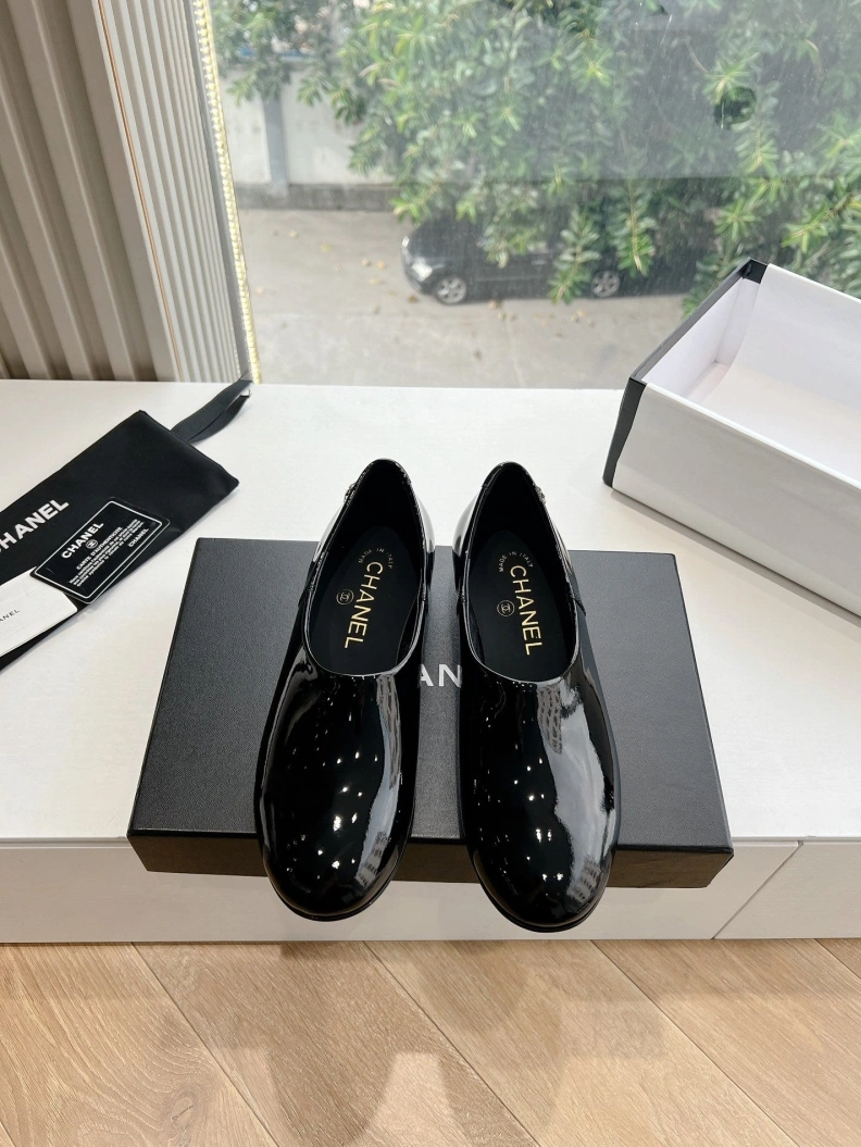 Flexible Chxnxl Leather Shoes 117877
