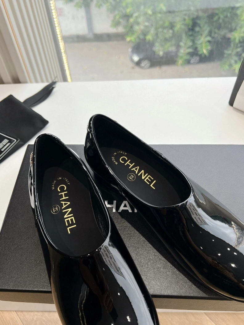 Flexible Chxnxl Leather Shoes 117877
