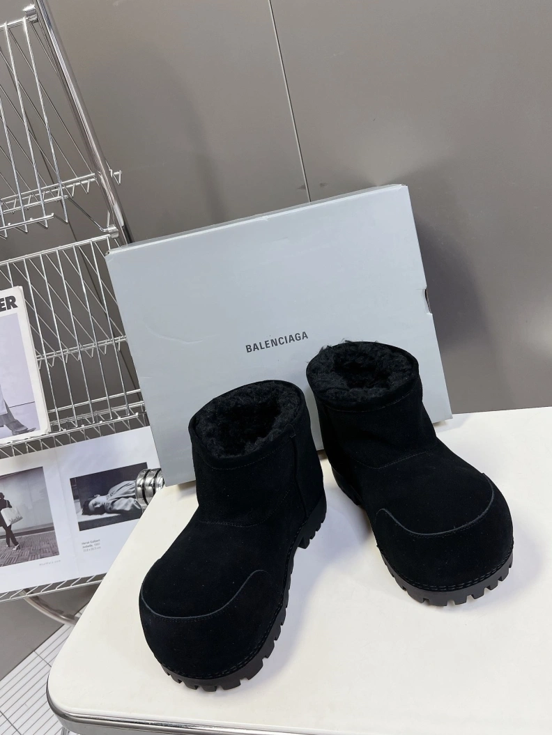 Versatile Bxlxnciaga Boots 109220
