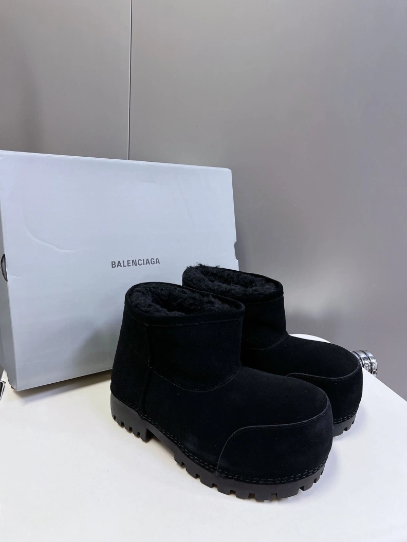 Versatile Bxlxnciaga Boots 109220