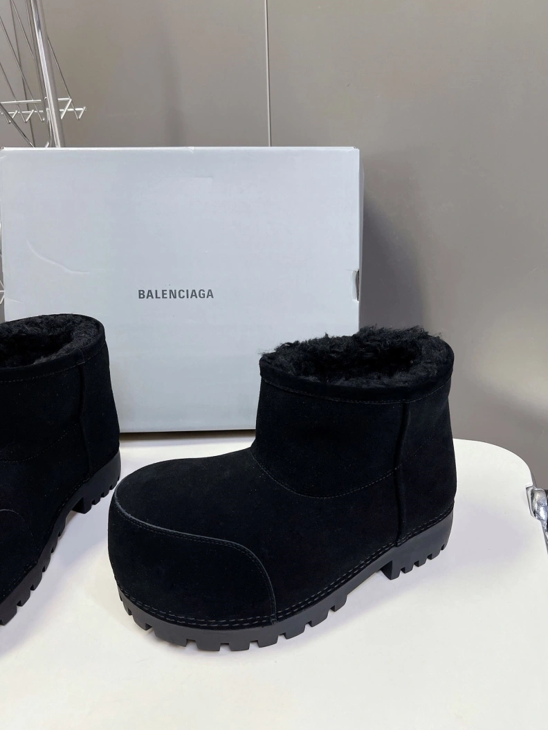 Versatile Bxlxnciaga Boots 109220