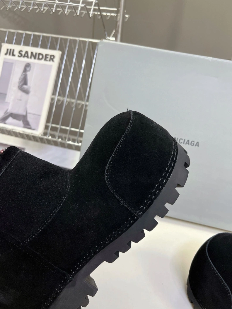 Versatile Bxlxnciaga Boots 109220