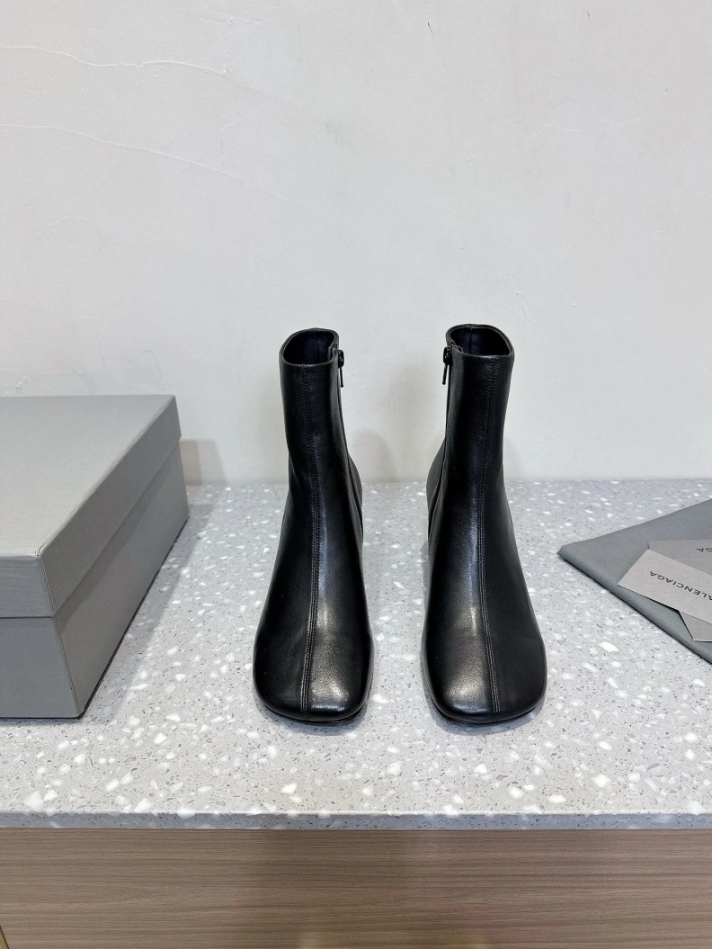 Flexible Bxlxnciaga Boots 109206