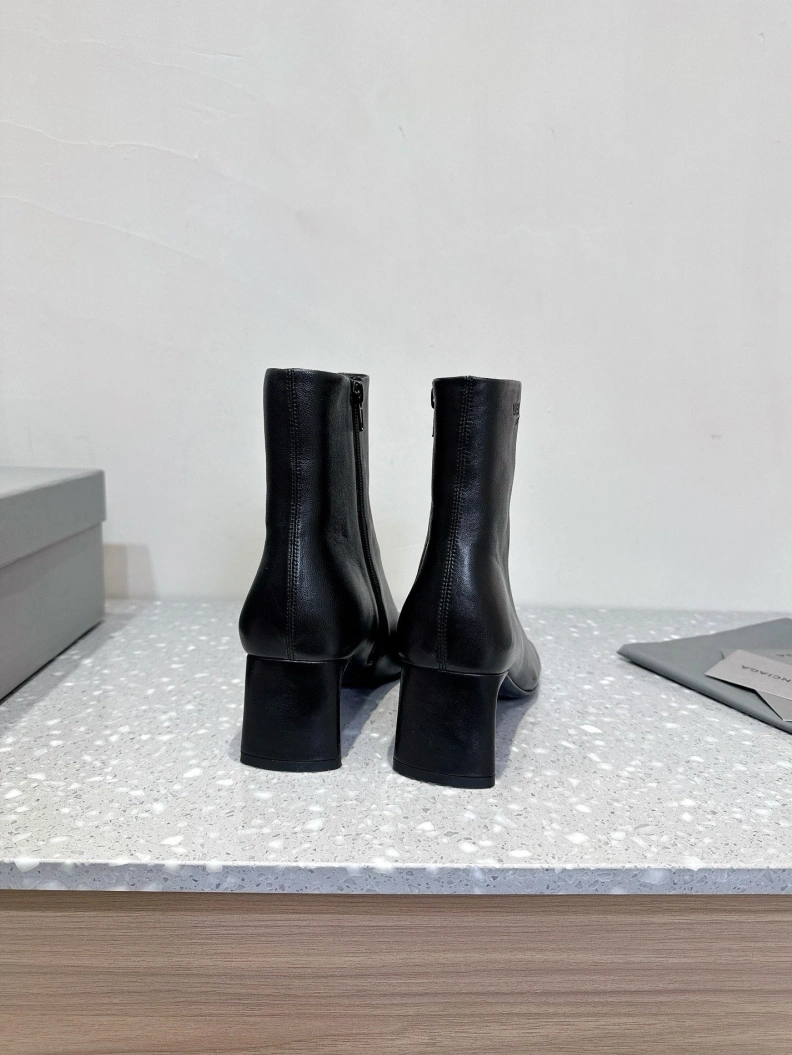 Flexible Bxlxnciaga Boots 109206