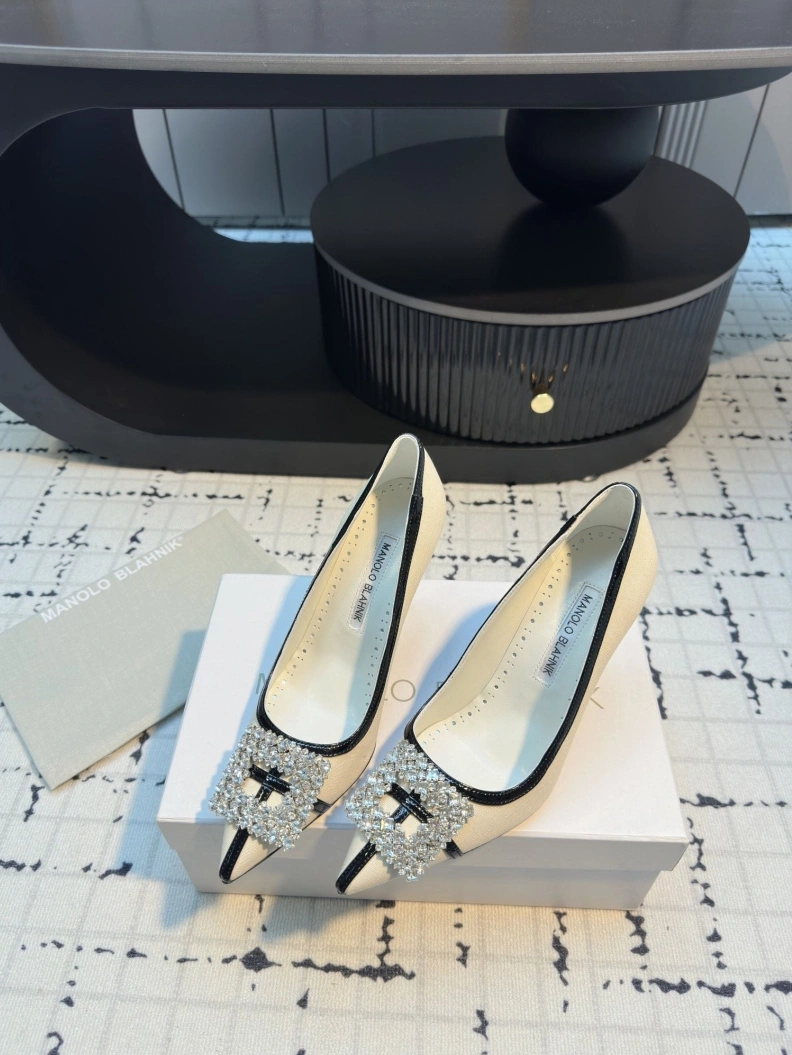 WellDesigned Mxnxlo Blxhnxk High Heels 192895