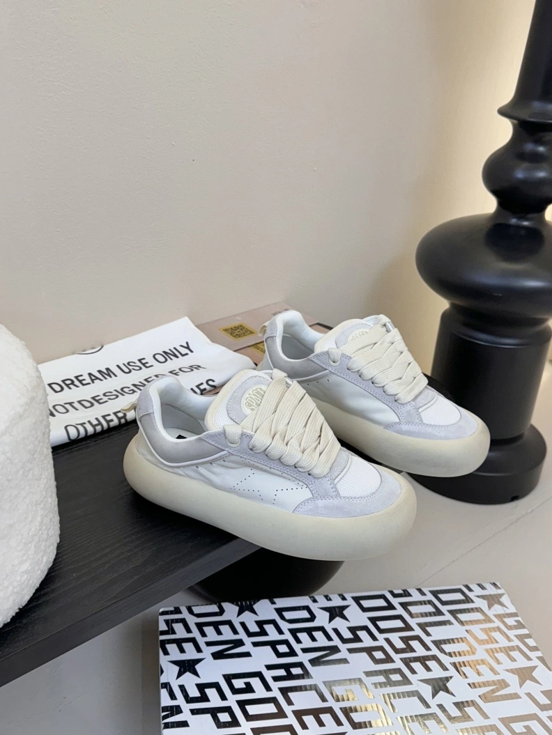 Versatile Othxr Sneakers 209537