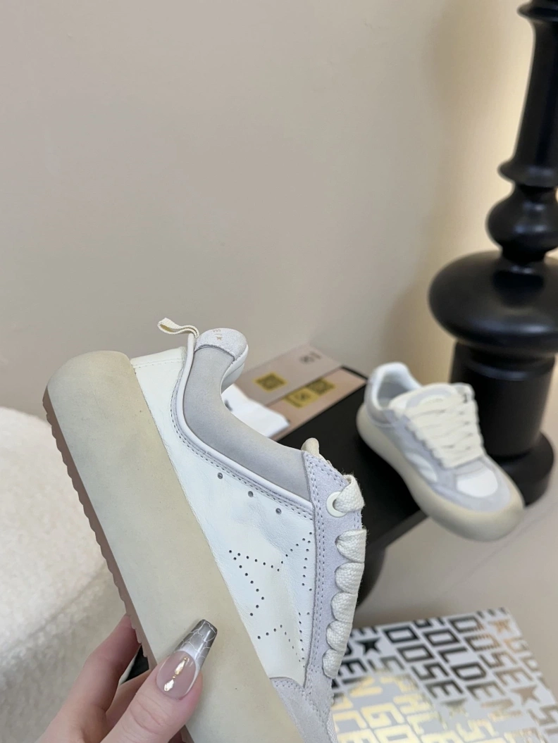 Versatile Othxr Sneakers 209537