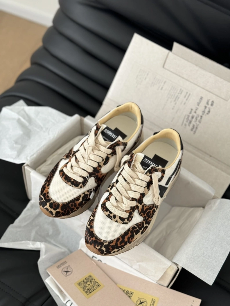Versatile Othxr Sneakers 209526