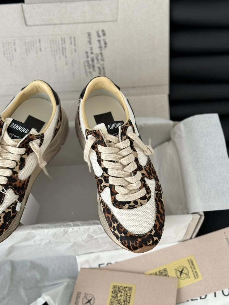 Versatile Othxr Sneakers 209526