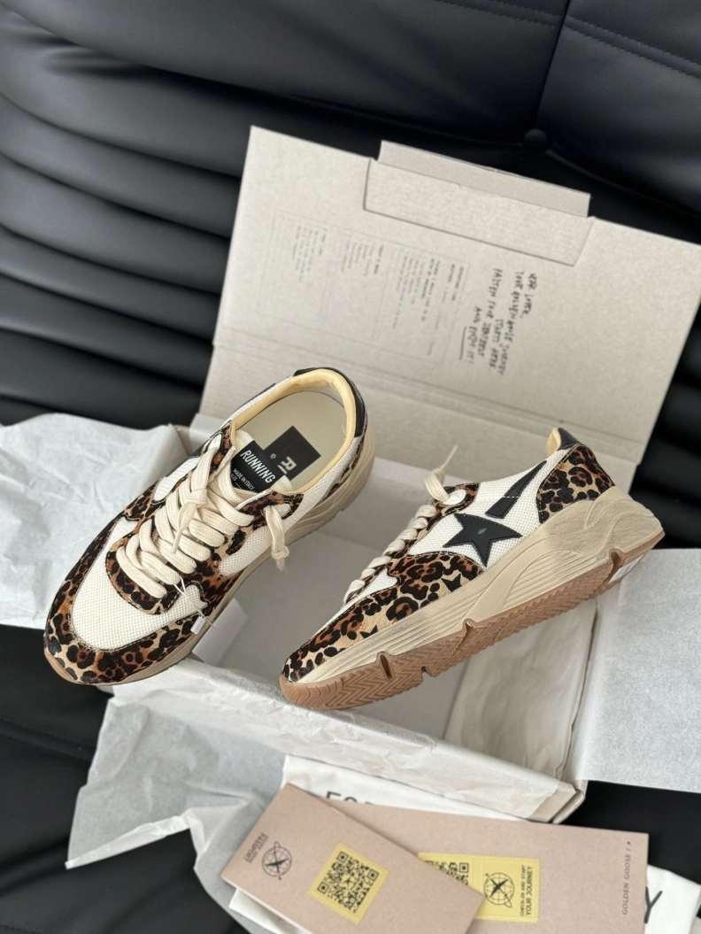 Versatile Othxr Sneakers 209526