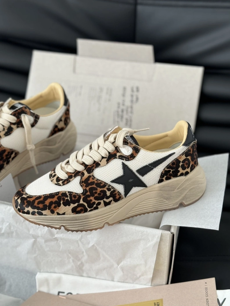 Versatile Othxr Sneakers 209526