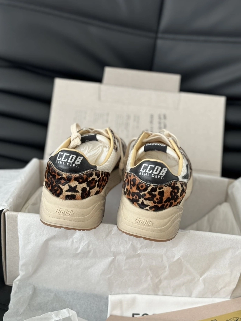 Versatile Othxr Sneakers 209526