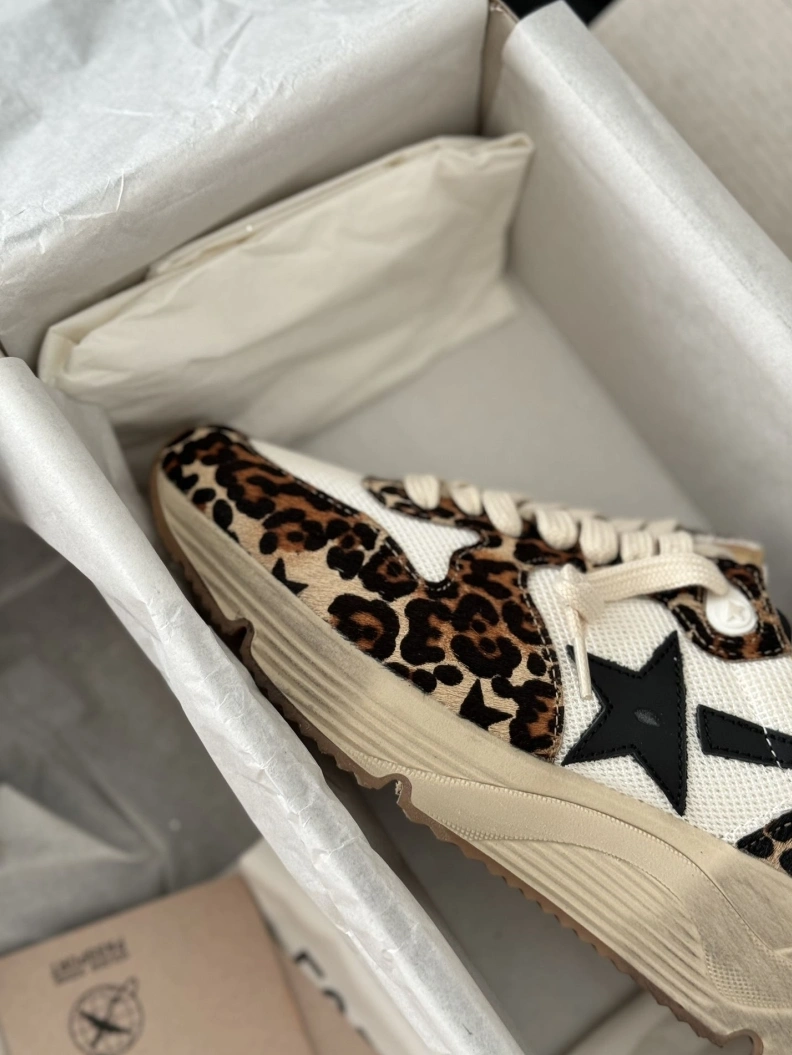 Versatile Othxr Sneakers 209526
