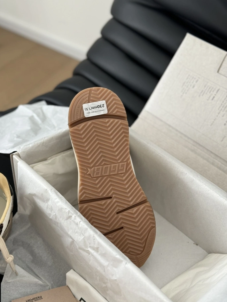 Versatile Othxr Sneakers 209526