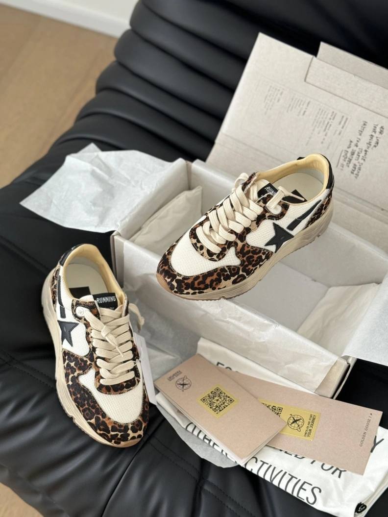 Versatile Othxr Sneakers 209526