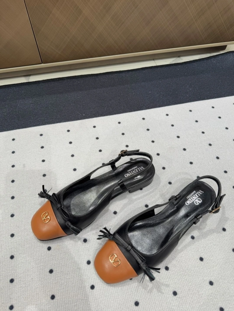 Sleek Vxlxntino Sandals 228725