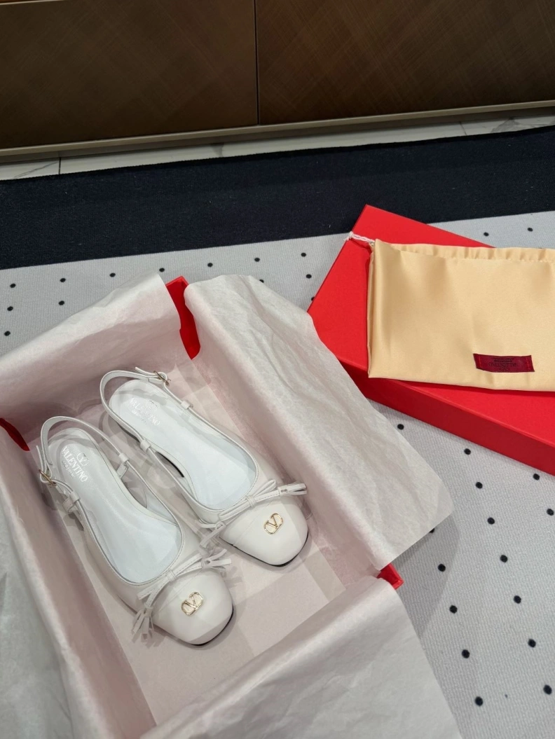 Compact Vxlxntino Sandals 228756