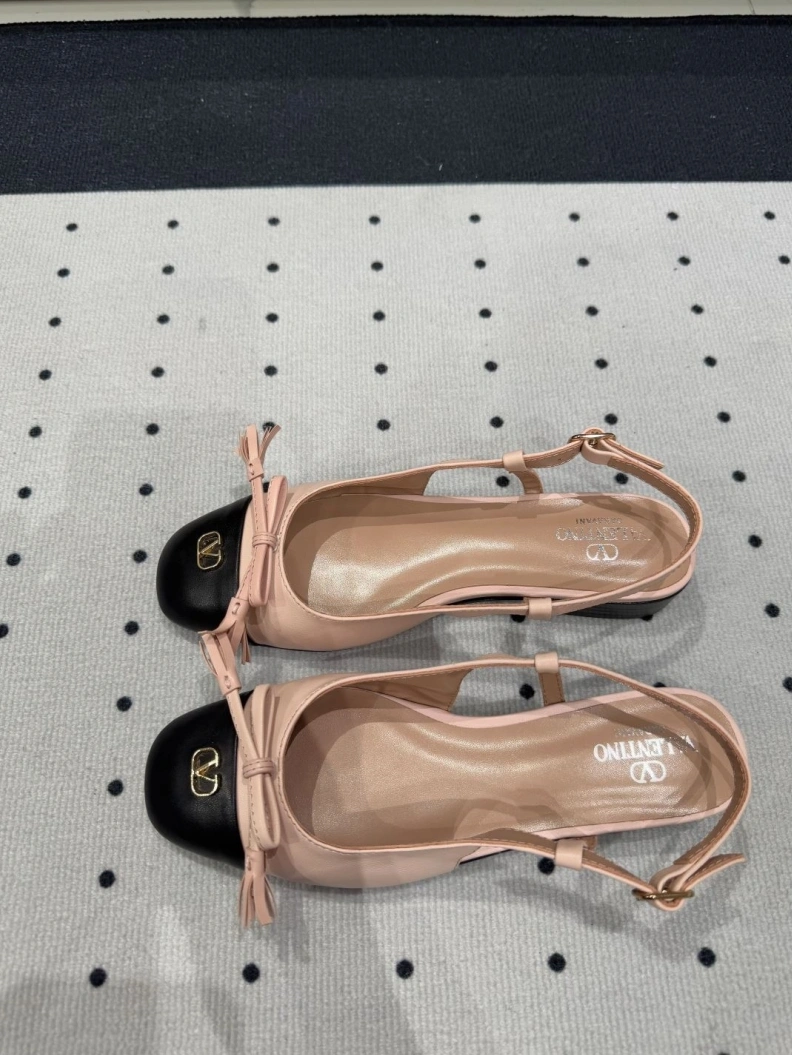 Versatile Vxlxntino Sandals 228718